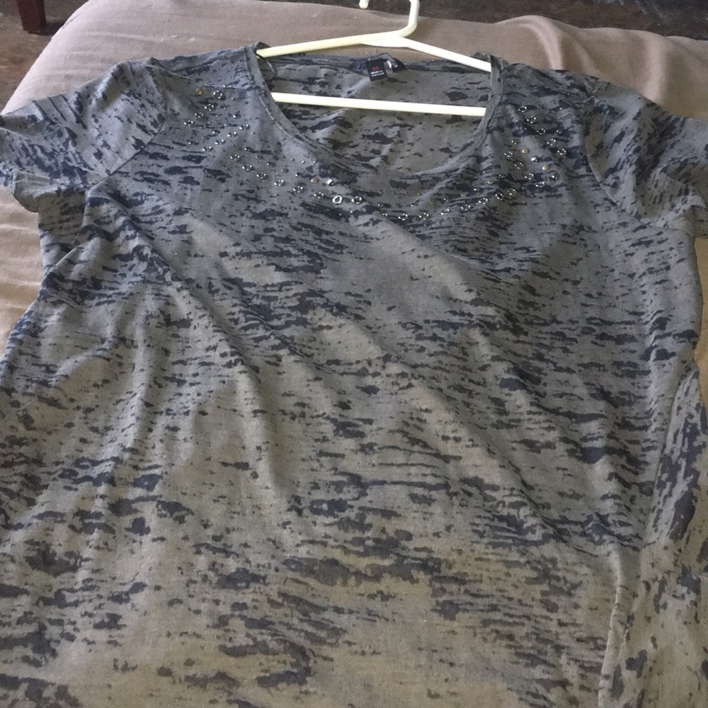 Woman grungy top
